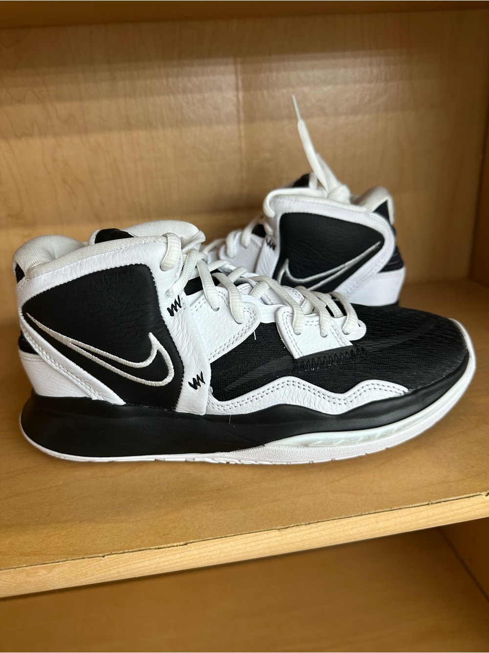 Nike Kyrie Irving infinity Black/White High-Top Basketball Shoes size 5.5 men’s
